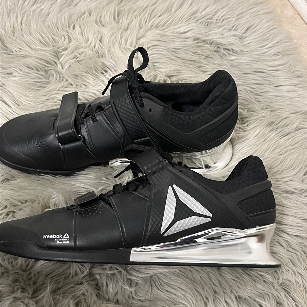 Reebok Men’s Black Weightlifting Shoes with Silver Heel Accents